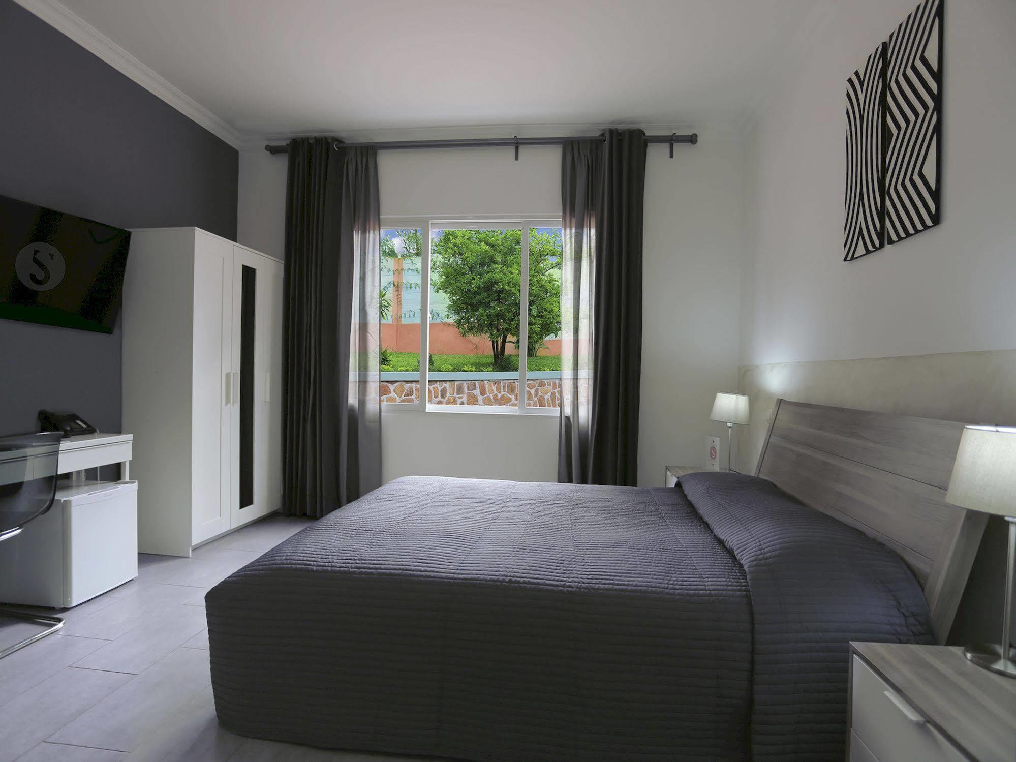 5 Swiss Hotel Кигали Экстерьер фото